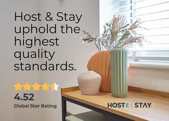 Host & - Voyagers' View * 惠特比