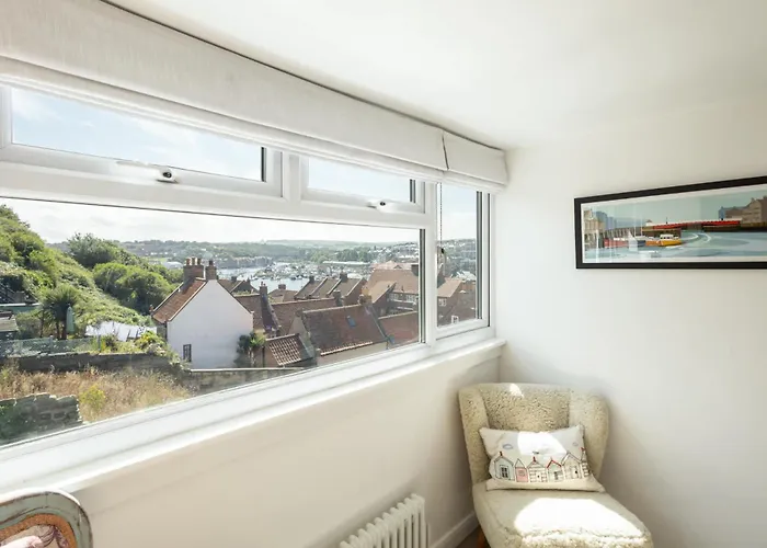 Host & - Voyagers' View