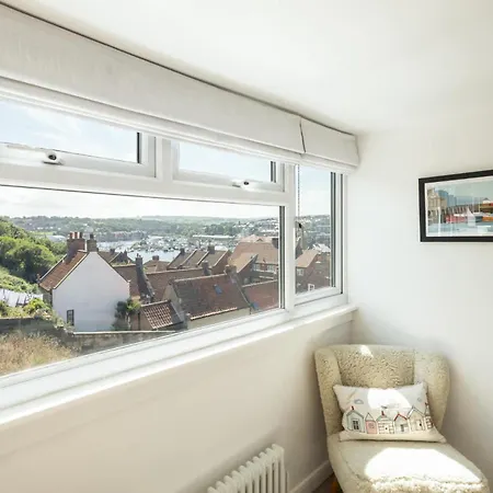 Host & - Voyagers' View