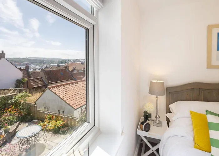 Host & - Voyagers' View