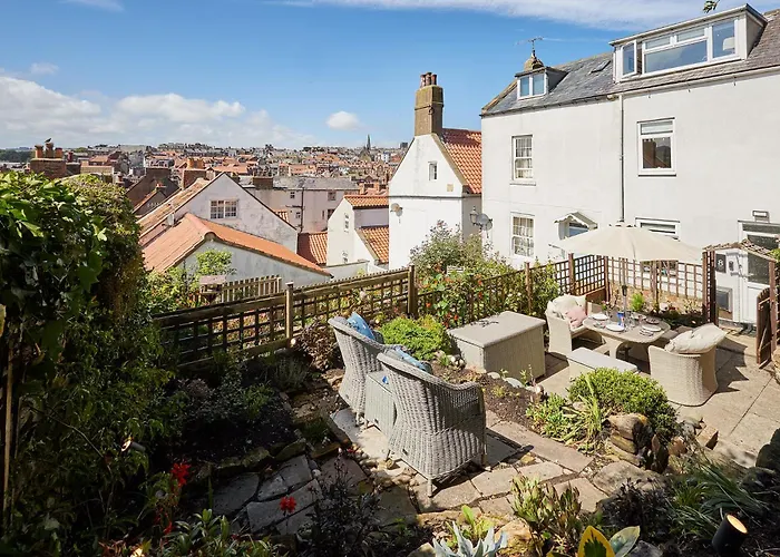 Host & - Voyagers' View